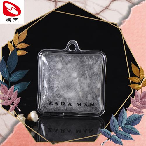 气泡羽绒标与PVC透明充气包 服装辅料挂件的创新潮流与浩琳娜服装的实践